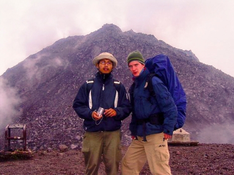 2. Tanggal : 27 - 28 Juni Lokasi : Gunung Merapi Klien : John Malioholo dan Lucas van der Heyde (2 orang) Kebangsaan : Belanda Provider : Satu Bumi